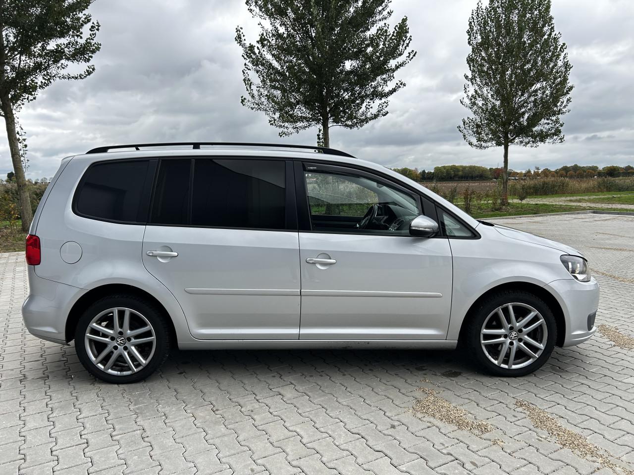 Volkswagen Touran 1.6 TDI/Virtual cockpit/DSG/GRIJS KENTEKEN
