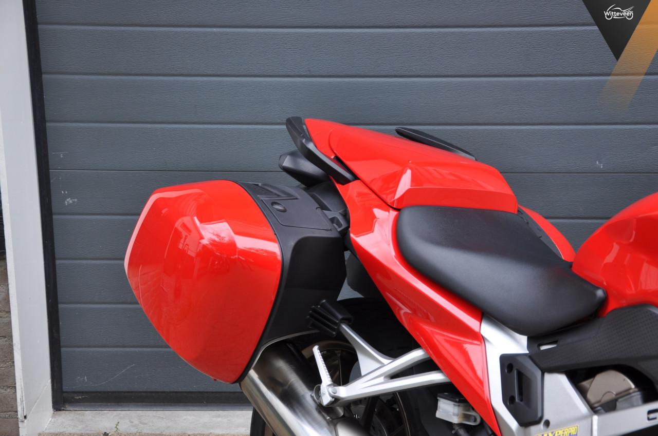Honda VFR 800 F ABS koffers, handvatverwarming