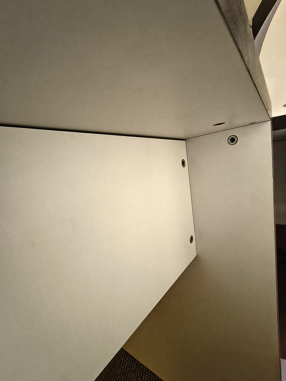 2 witte buro's