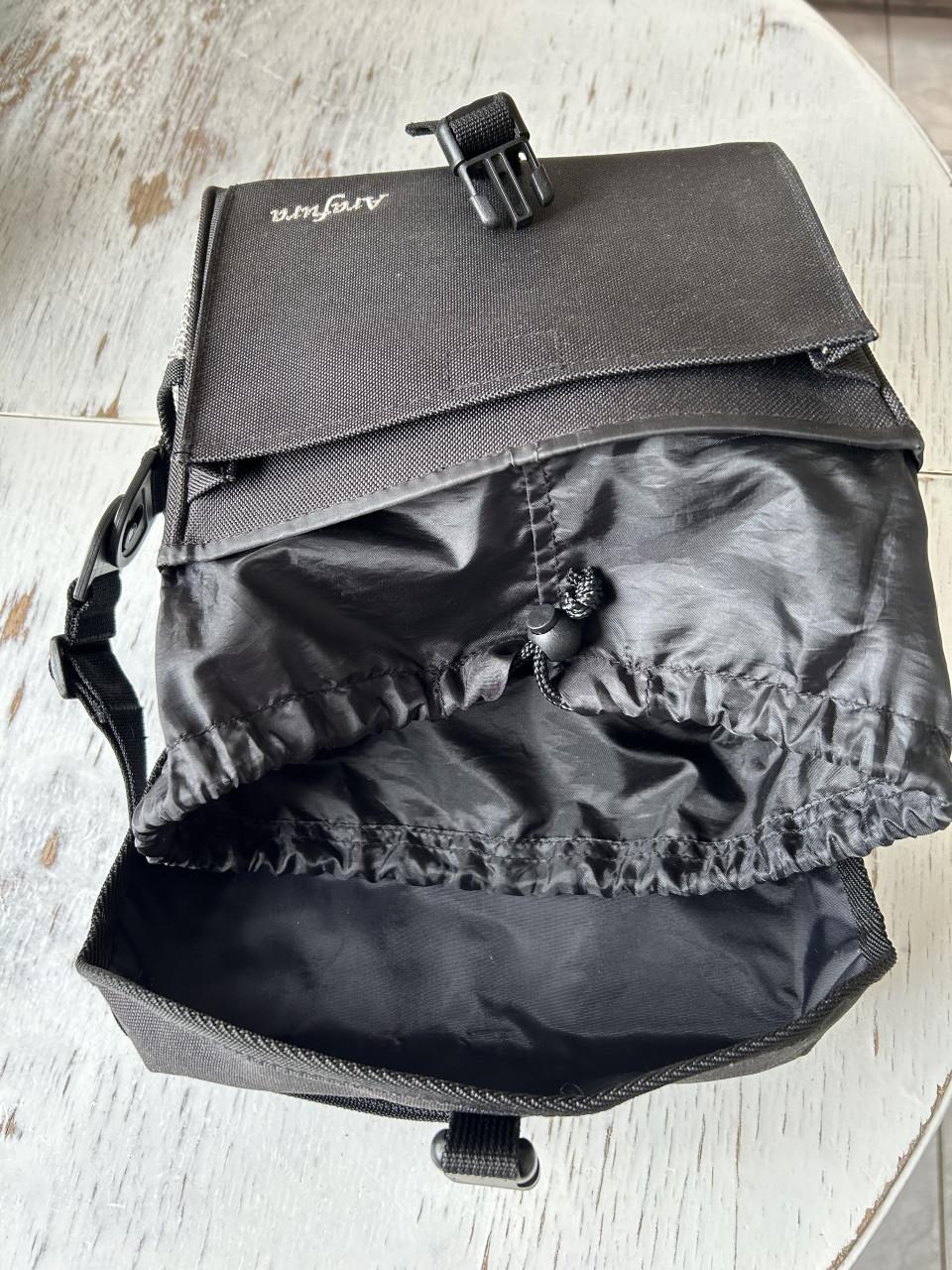 Aangeboden:  Arafura stuurtas voor op de fiets.  Kleur: zwart aan de bovenk