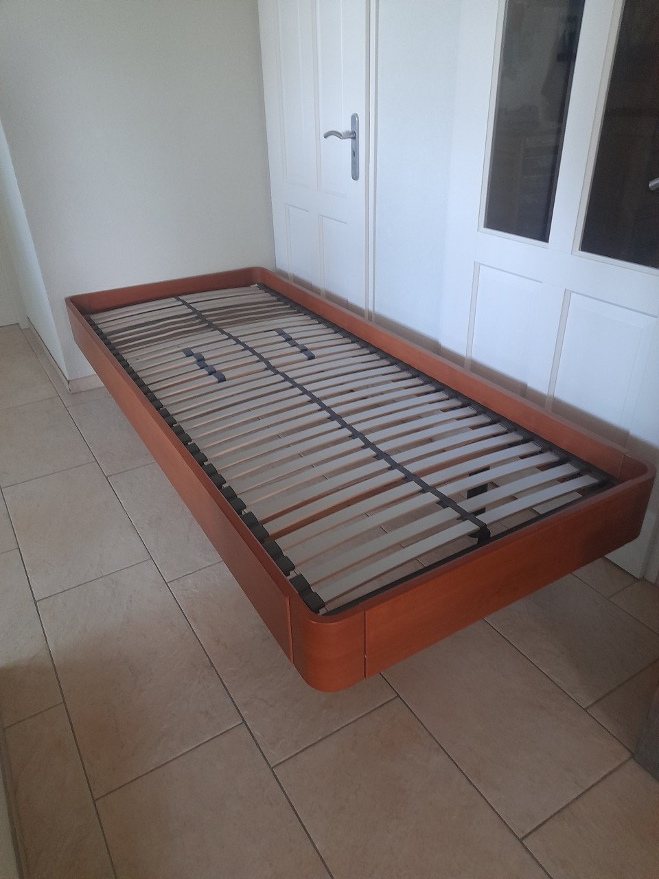 1 Persoons bed 90 x 220 ( in goede nette staat)