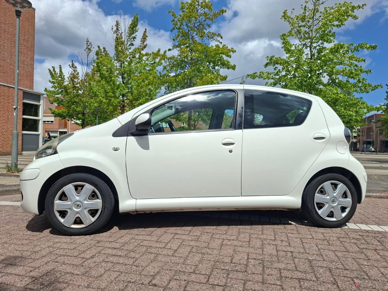Zuinige TOYOTA AYGO 1.0 Comfort navigator 2011 / NL AUTO / NAP / GARANTIE