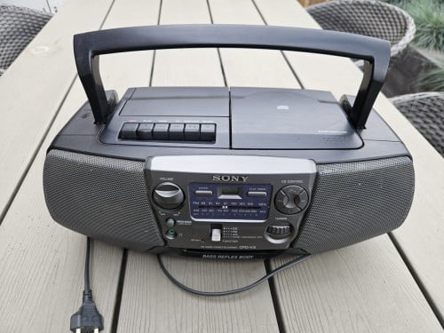 Sony CFD-V3 portable radio, cd, cassette speler boombox....