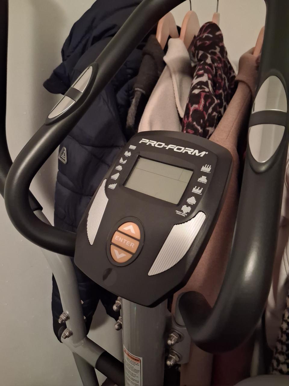 CROSS TRAINER