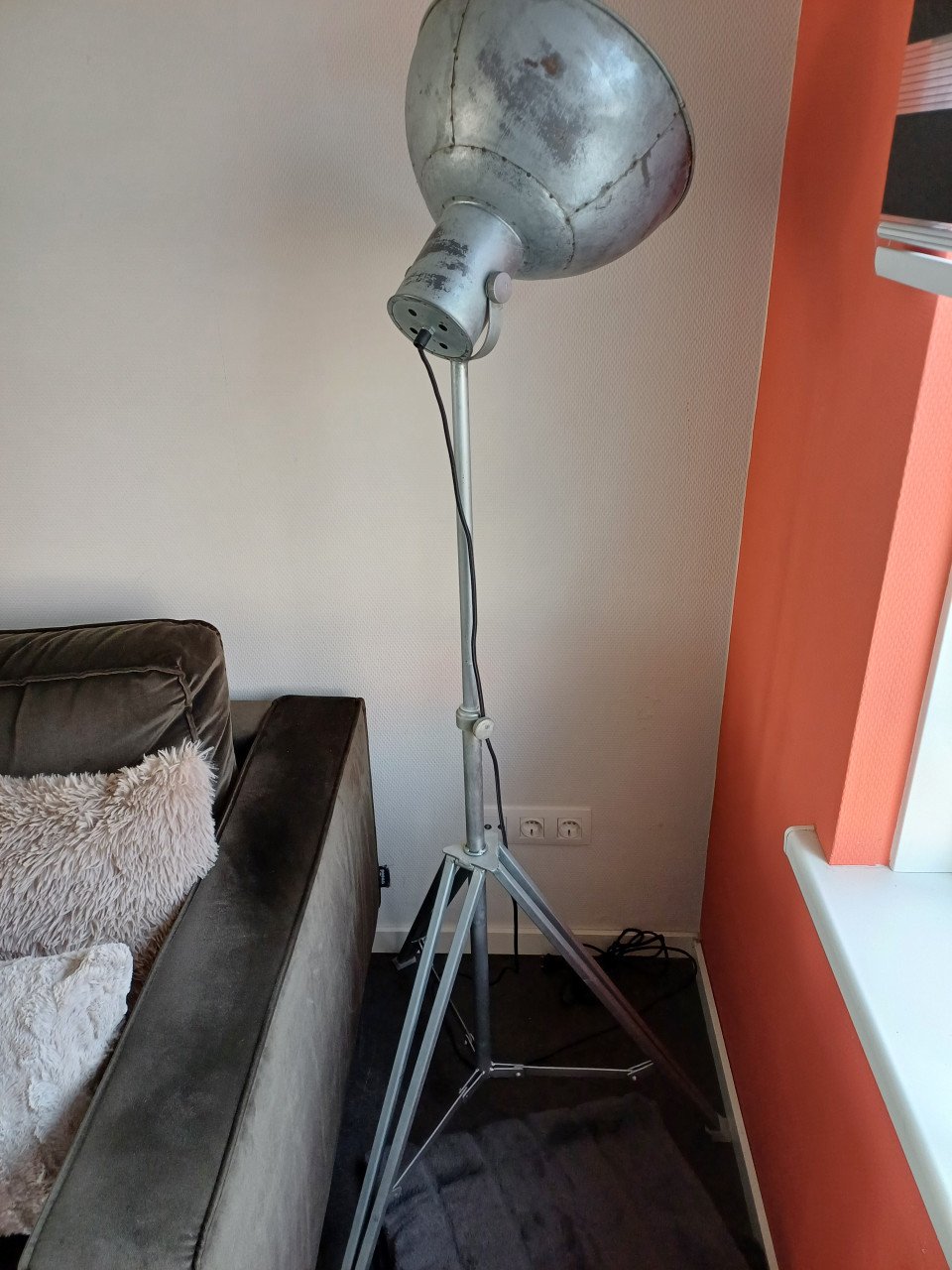 Industriele vloerlamp+ zwarte vloerlamp klein