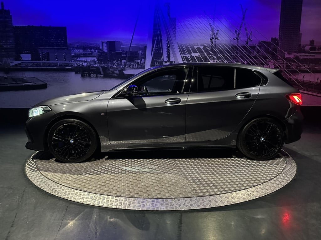 BMW 1 Serie m135i xdrive high executive *keyless*19inch*comfortpackproff*