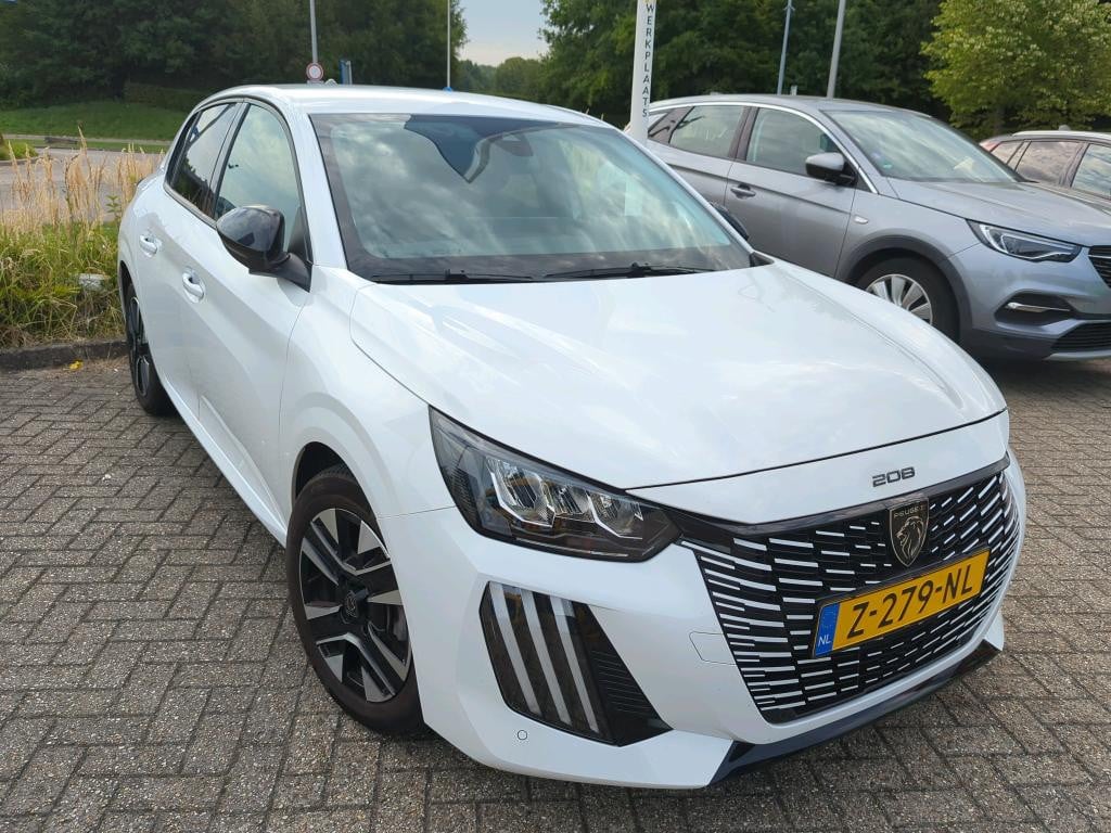 Peugeot 208 1.2 puretech 100pk allure | navi | bt | cruise & climate contro
