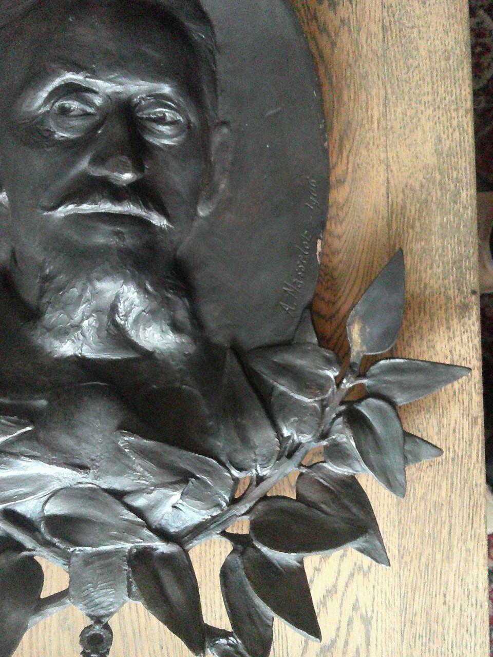 GROTE BRONZEN PLAQUETTE 1906, GESIGNEERD A.MASSELOT