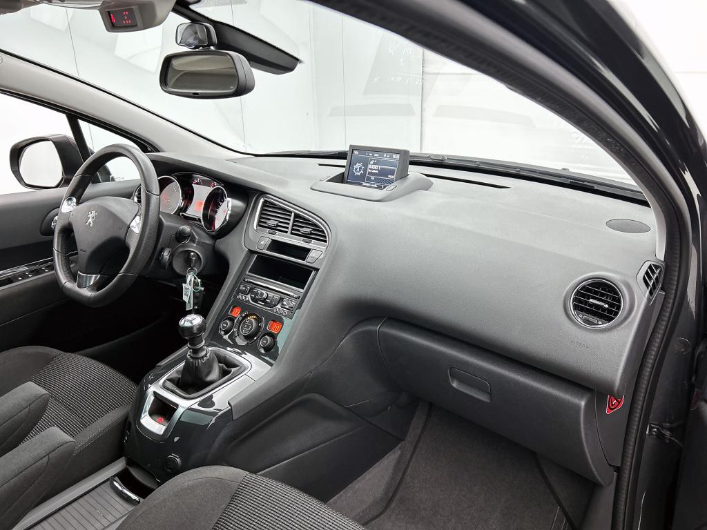 Peugeot 5008 130 pk style 7 persoons | rijklaar | trekhaak | panoramadak | 