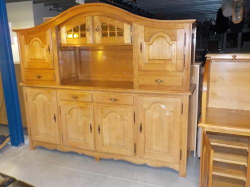 Geheel massief blank eiken wandmeubel in zeer goede staat