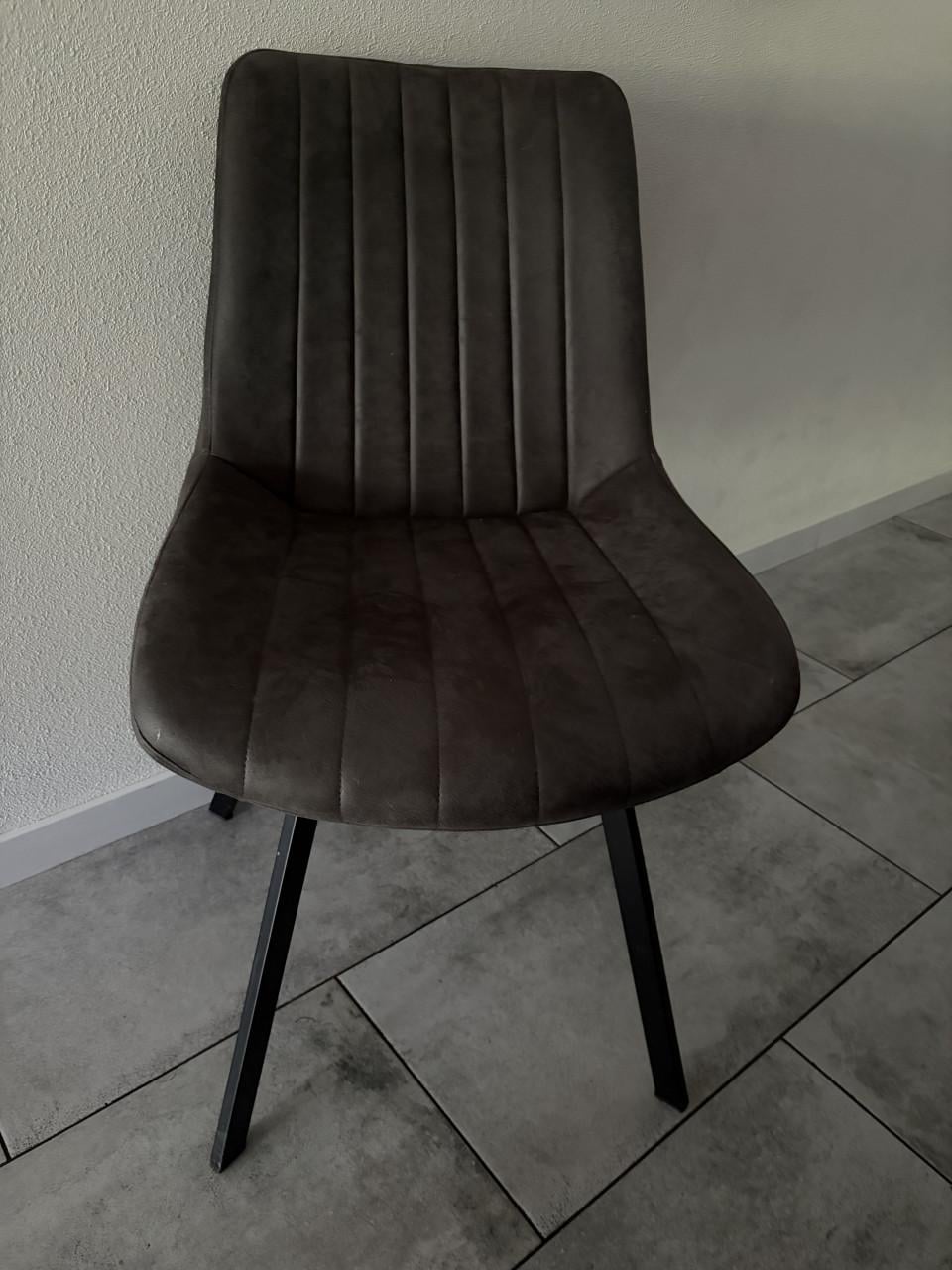 Fauteuil en set 4 eetkamerstoelen en bankstel