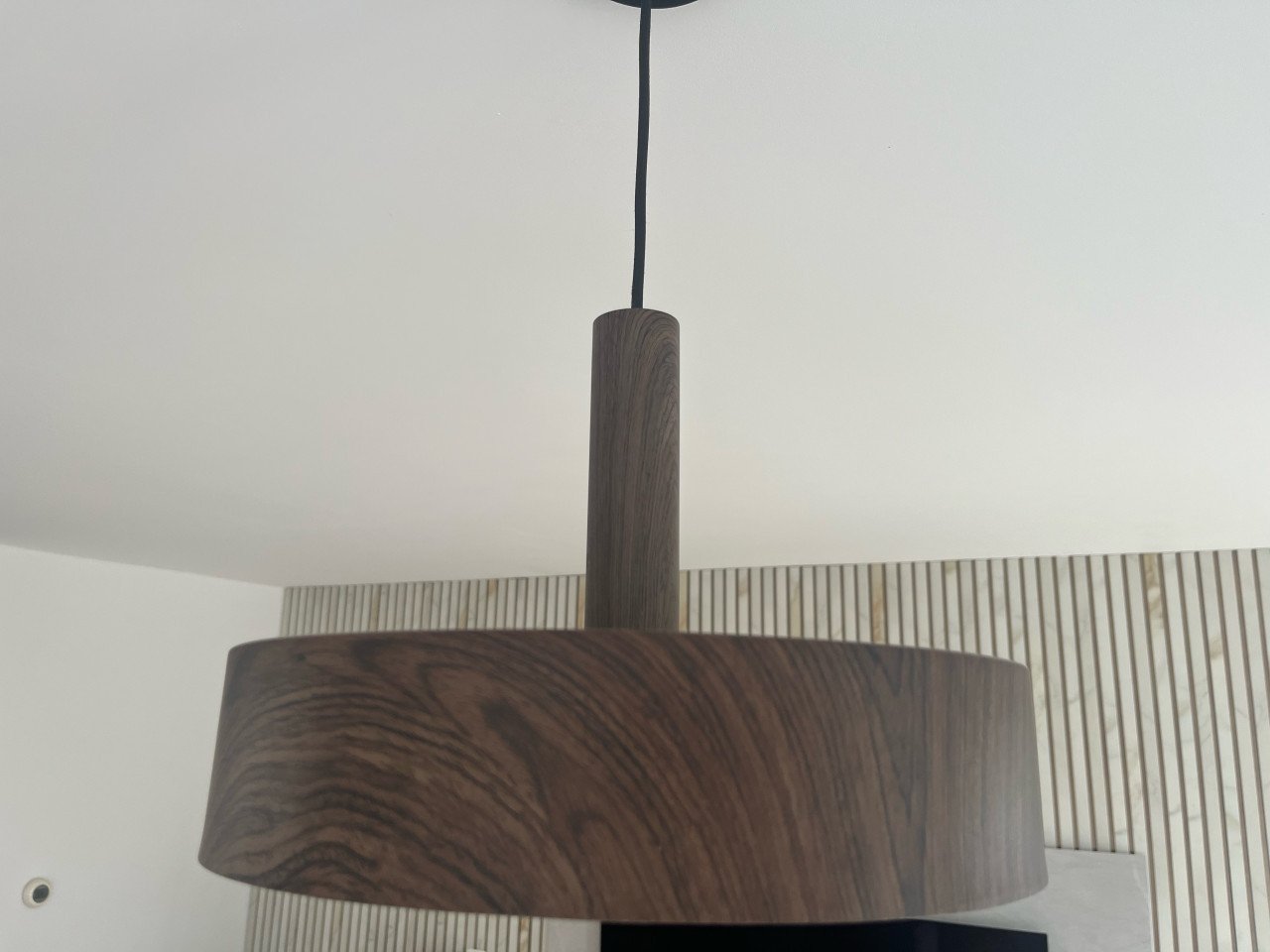 Tv meubel en bijpassende hanglampen