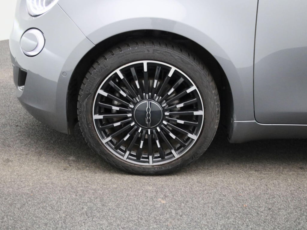 Fiat 500e c la prima 42 kwh