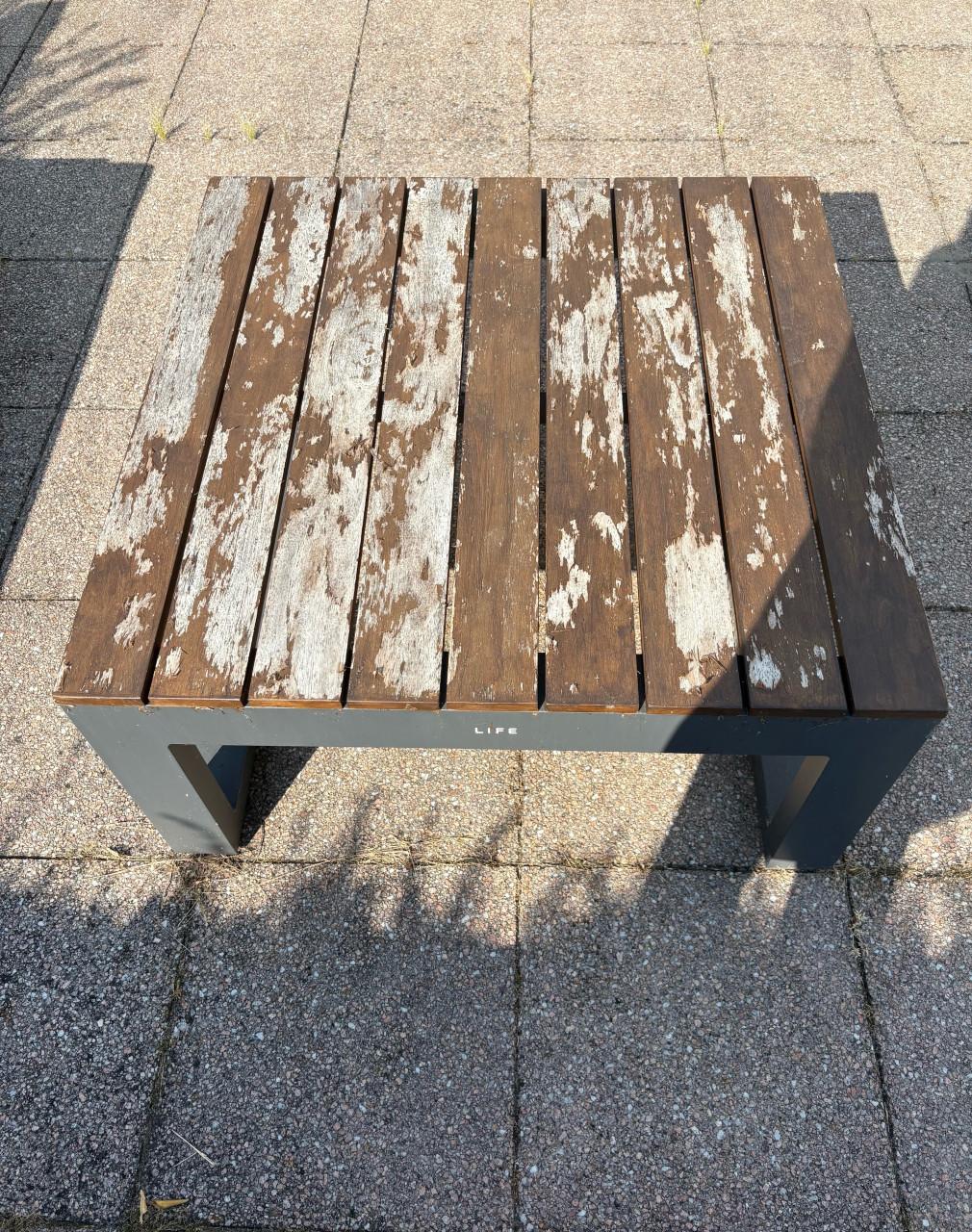 Gratis Life buitentafel, zonverweerd, zelf opknappen