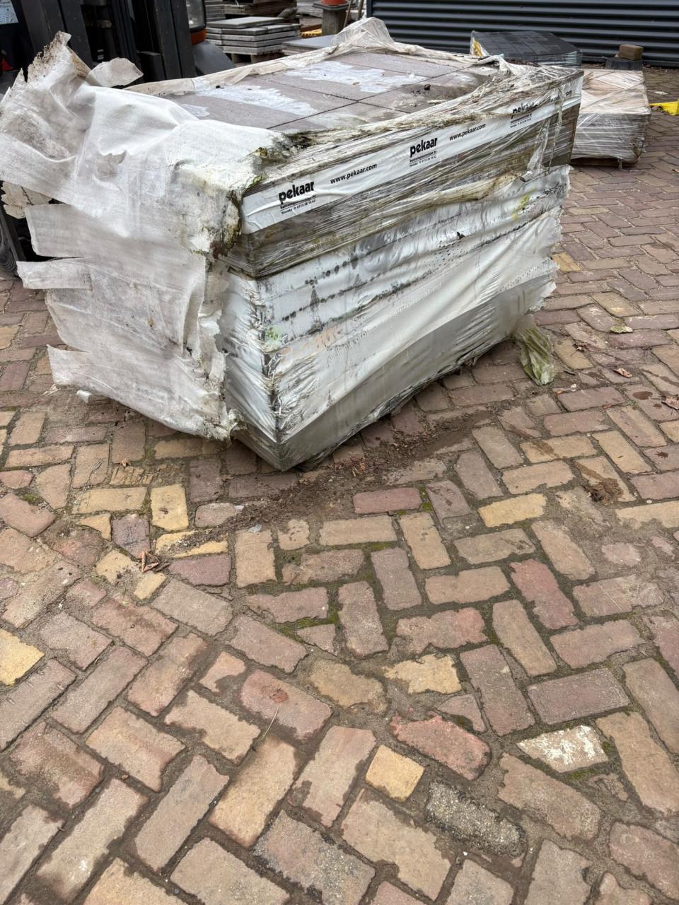 Partij wildverband beton grijs/rood