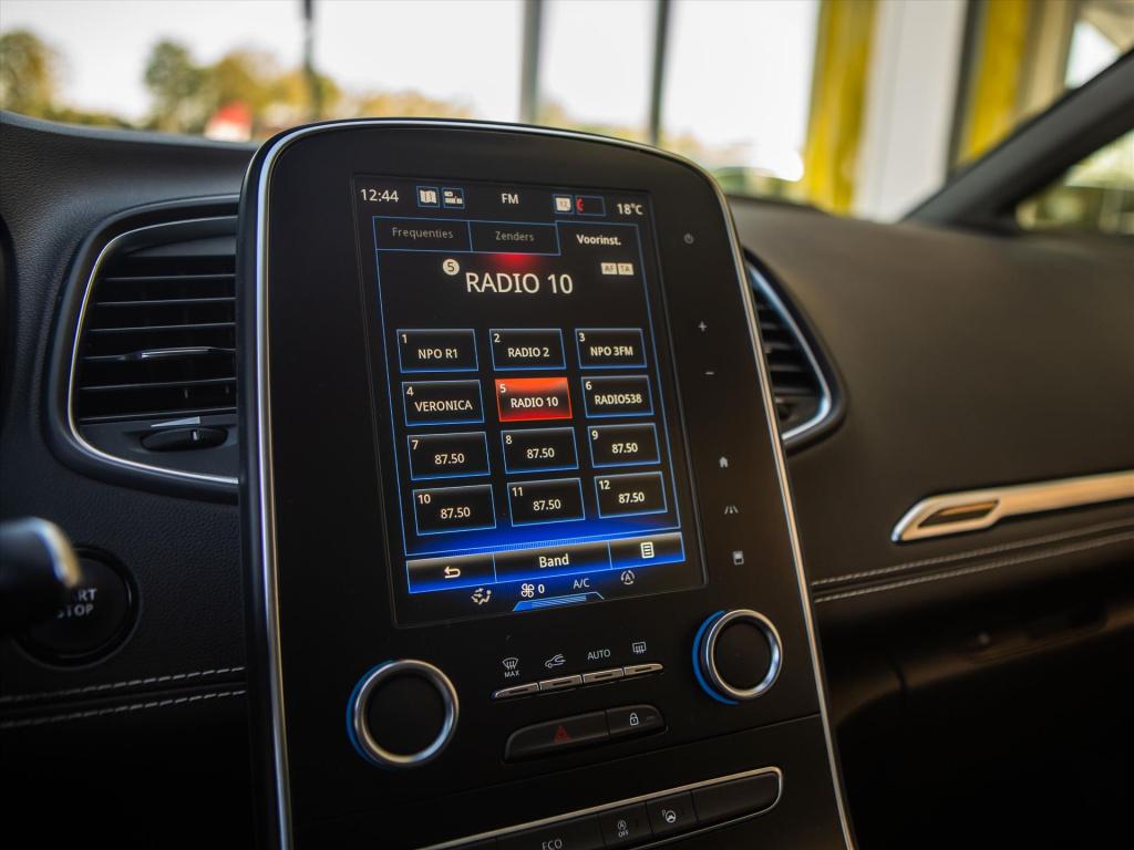 Renault Scenic 1.3 tce 140pk intens | trekhaak | navigatie | park. sensoren