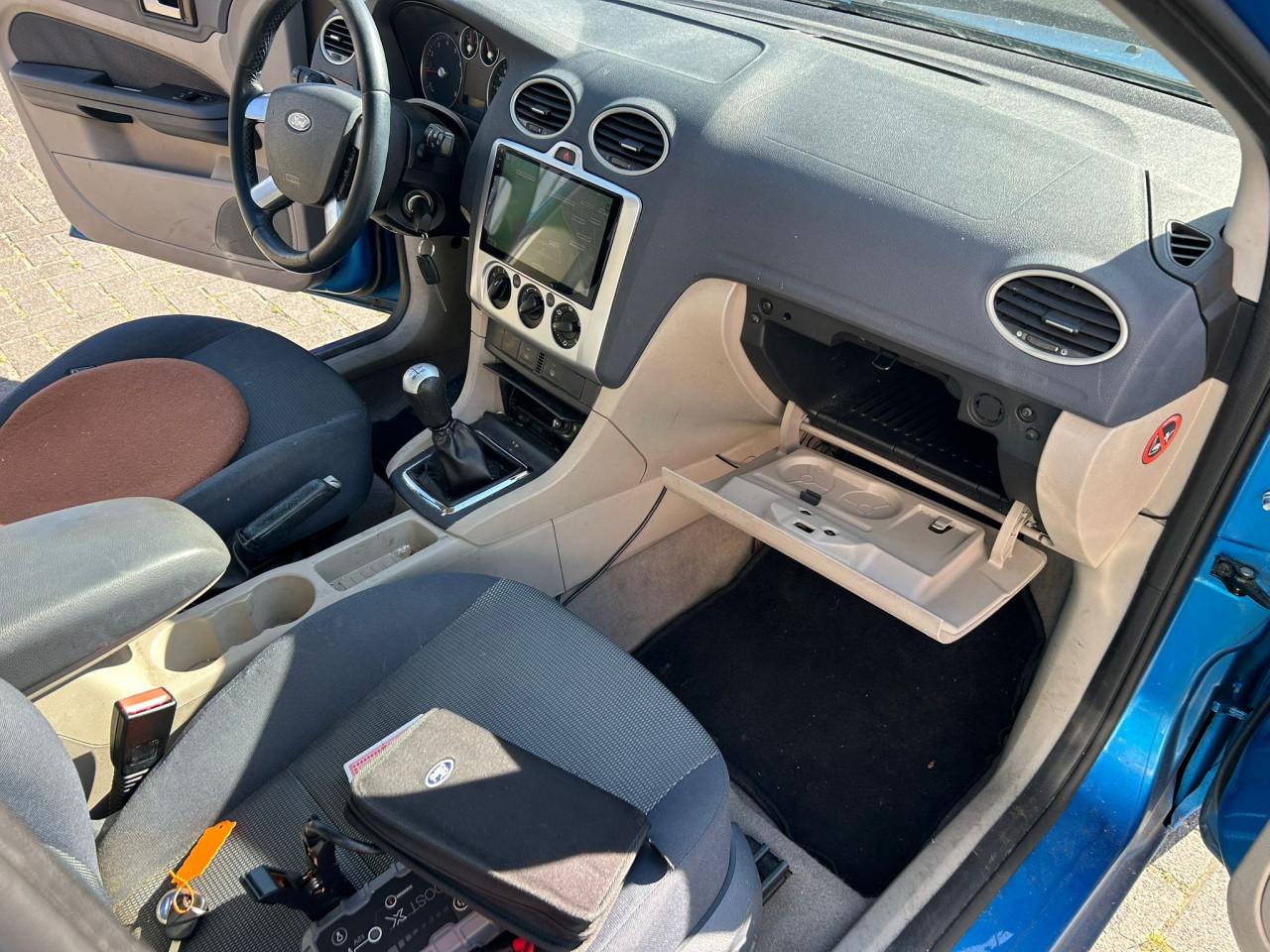 Ford Focus 1.6-16V First Edition €799 Carplay