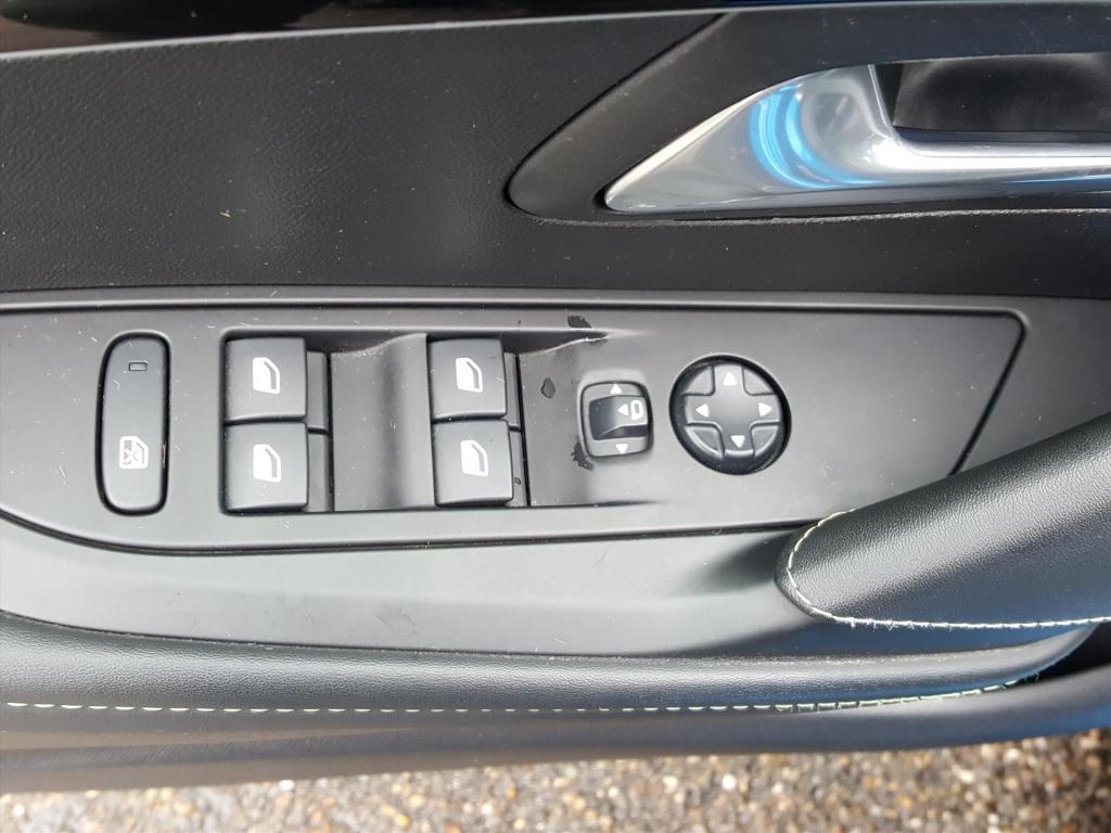 Peugeot 208 1.2 100pk gt-line 3d cockpit | apple carplay&android auto | nav