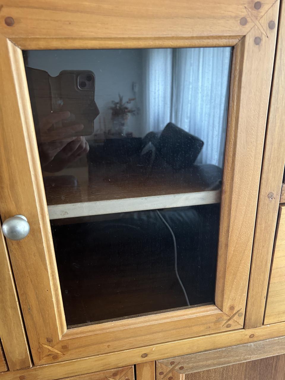 Notenhouten kast