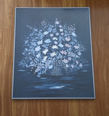 Poster met bloemen in fraaie lijst. 60x50.