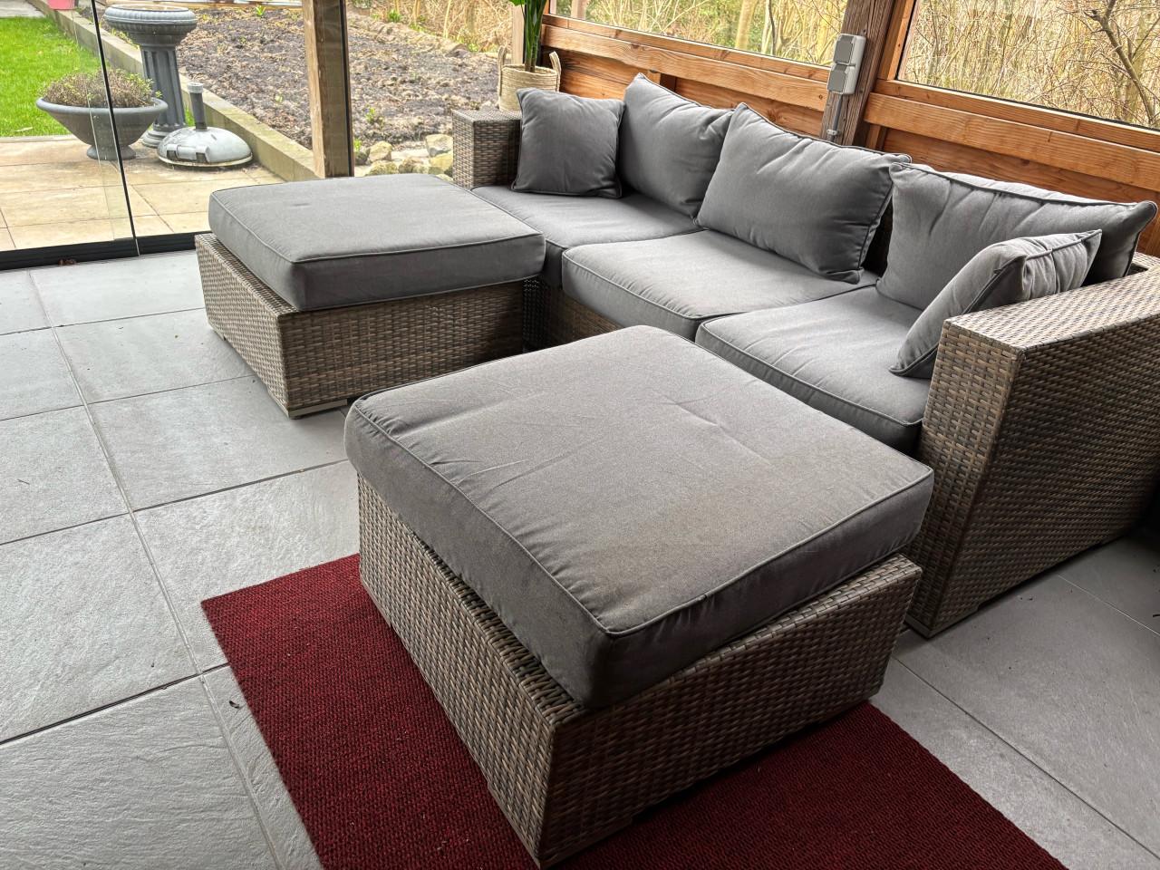 Lounge set en 2 hockers