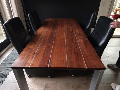 Tafel eetkamer 220x96x76 notenhout
