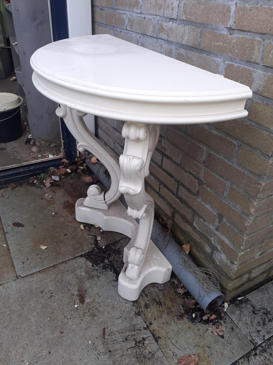 3 x Side-Table & Side Table op 2 poten