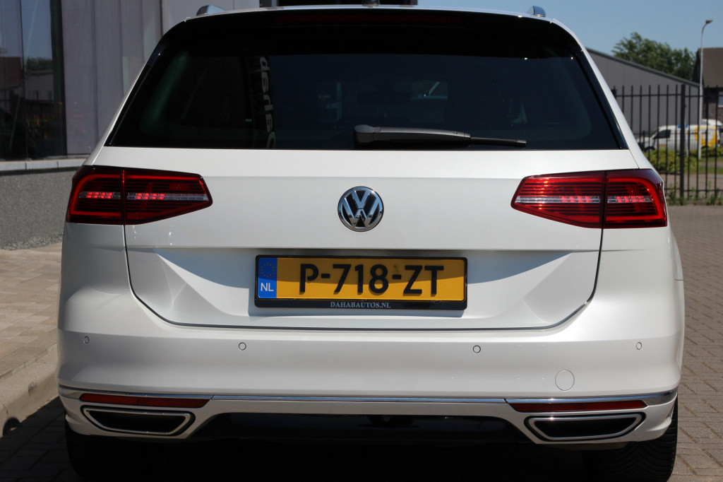 Volkswagen Passat variant 2.0 tsi 220pk highline r-line | dynauidio | acc |