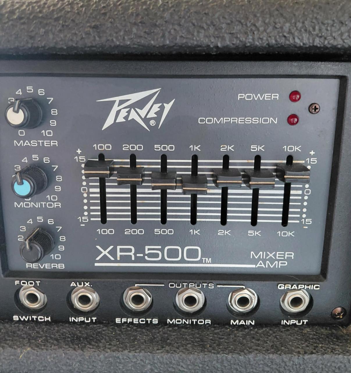 PeaVey versterker met speakers