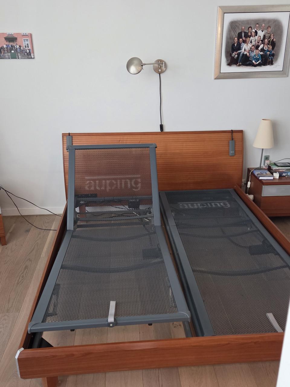 2 persoons bed met elektrisch verstelbare auping bedbodems