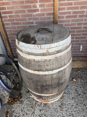 Eikenhouten vat met kraan en deksel