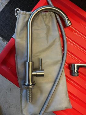 Mengkraan ( gebruikt ) en koudwaterkraan ( Nieuw)