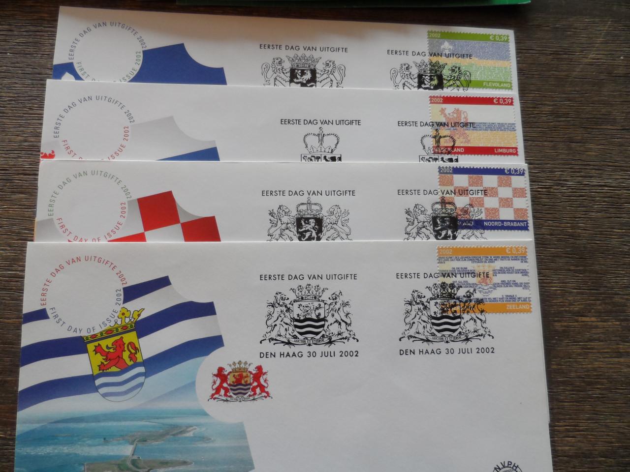 Postzegels velletjes van alle provincies.