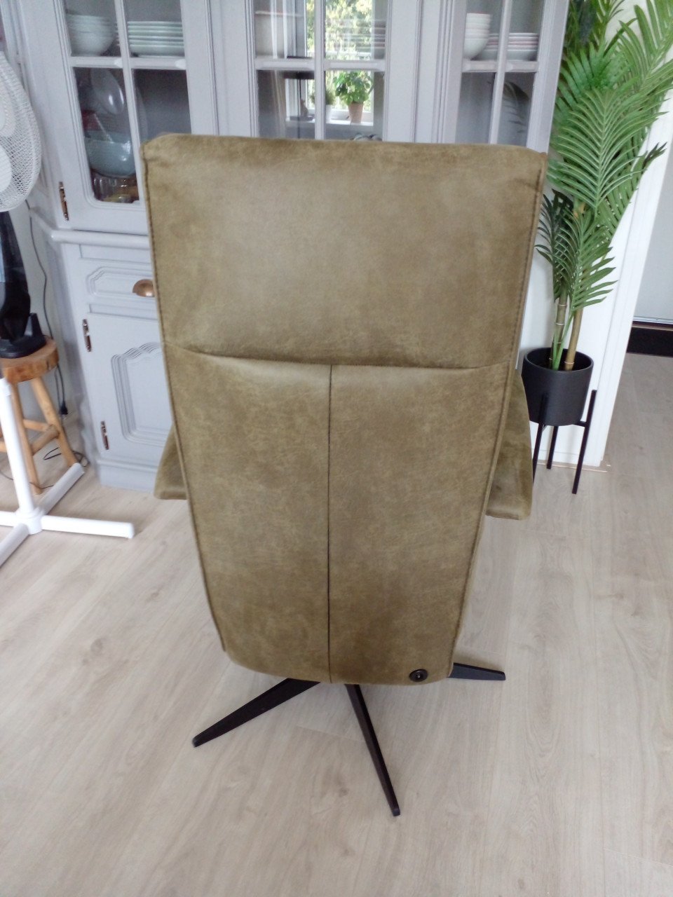 Relaxfauteuil Nijland M kleur: Bull Moss 59, elektrisch.
