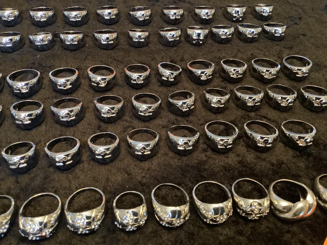 Aanbieding mooie partij ringen. ( partij 124)