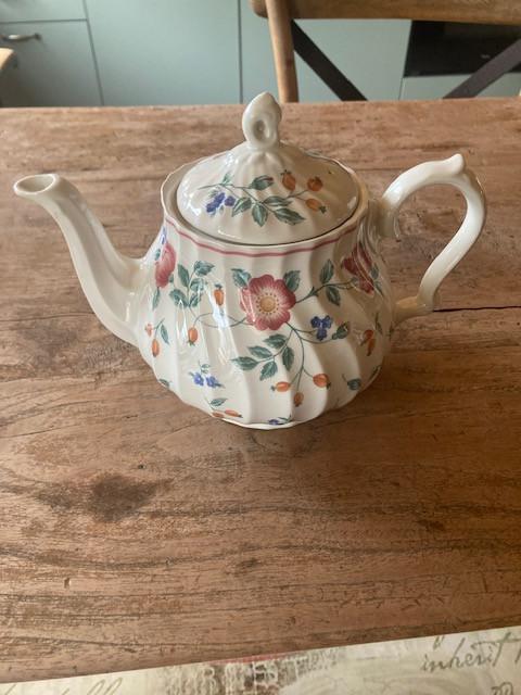 Theepot Churchill Briar Rose, Chartwell Collection