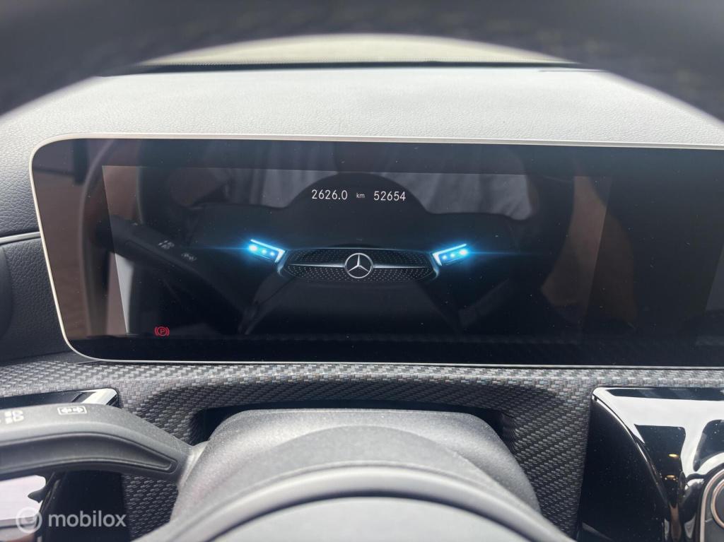 Mercedes-Benz Cla shooting brake 19 inch apple carplay 180