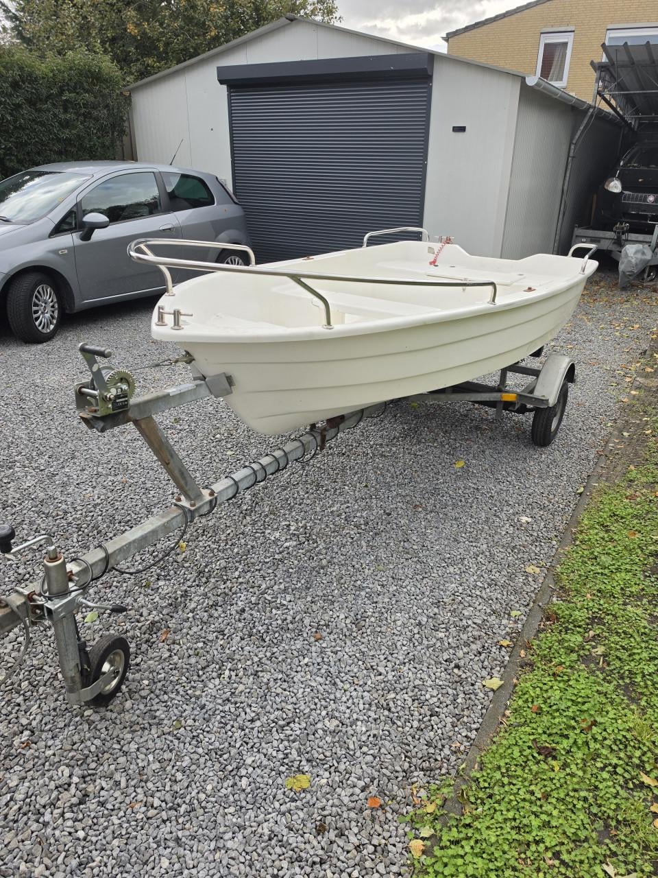 Leuk bootje met trailer en fourstroke motor