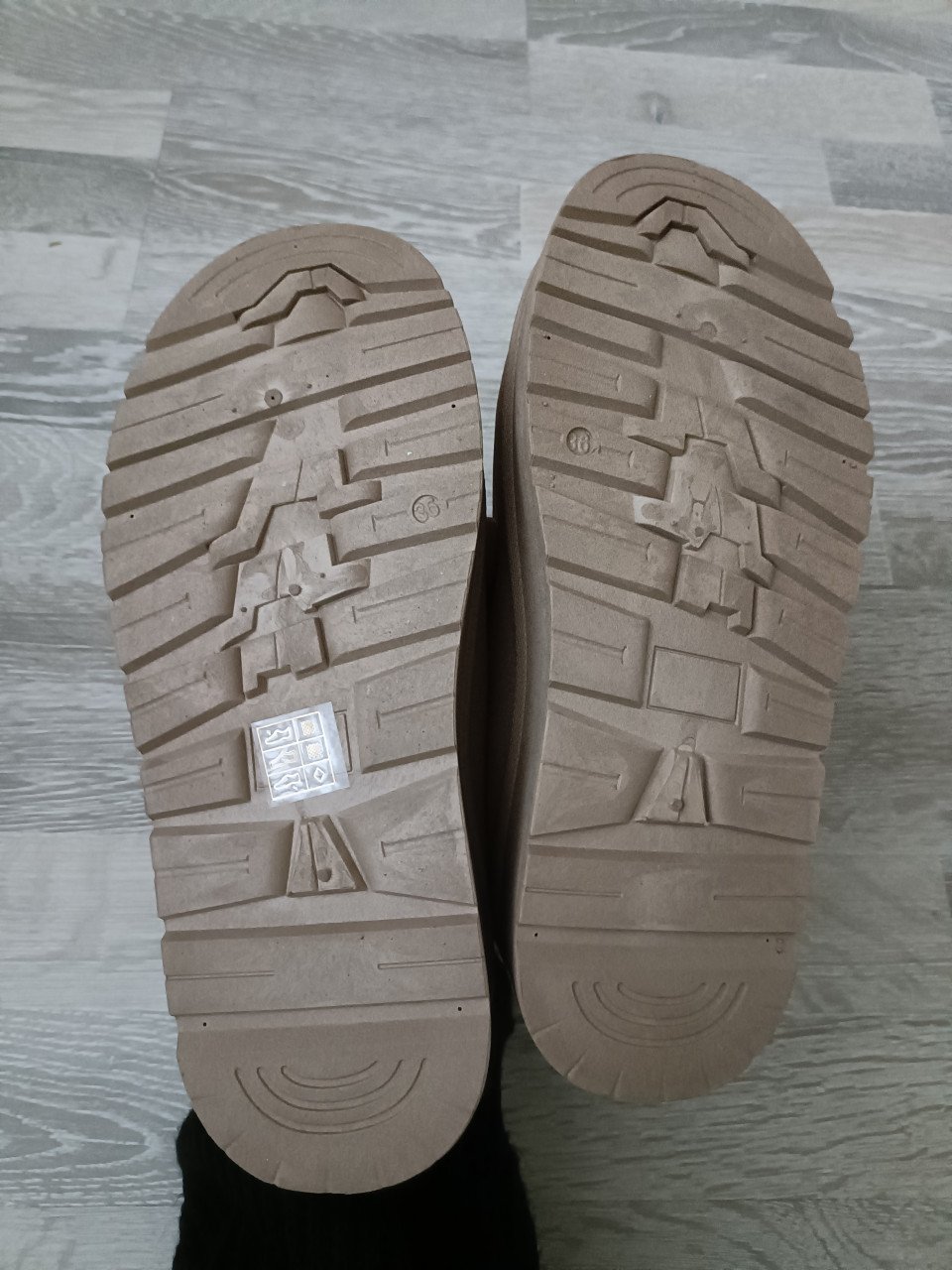 Nieuwe lage gevoerde instappers Beige