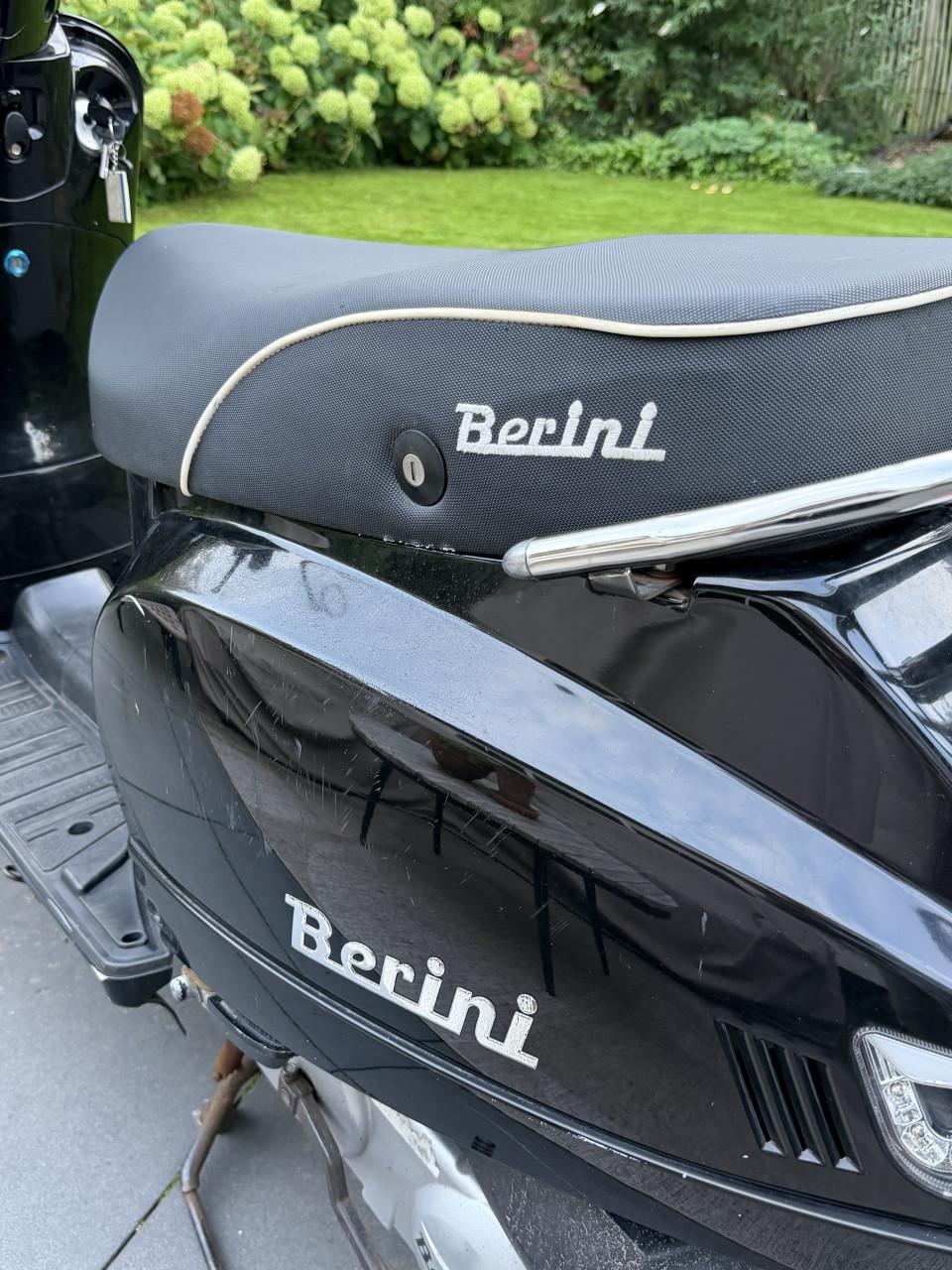 Zwarte scooter
