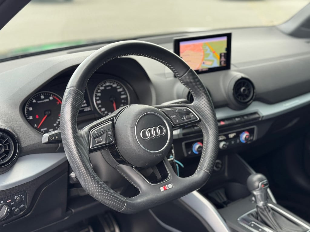 Audi Q2 1.4 tfsi cod s-line * panoramadak * trekhaak * 1e eigenaar