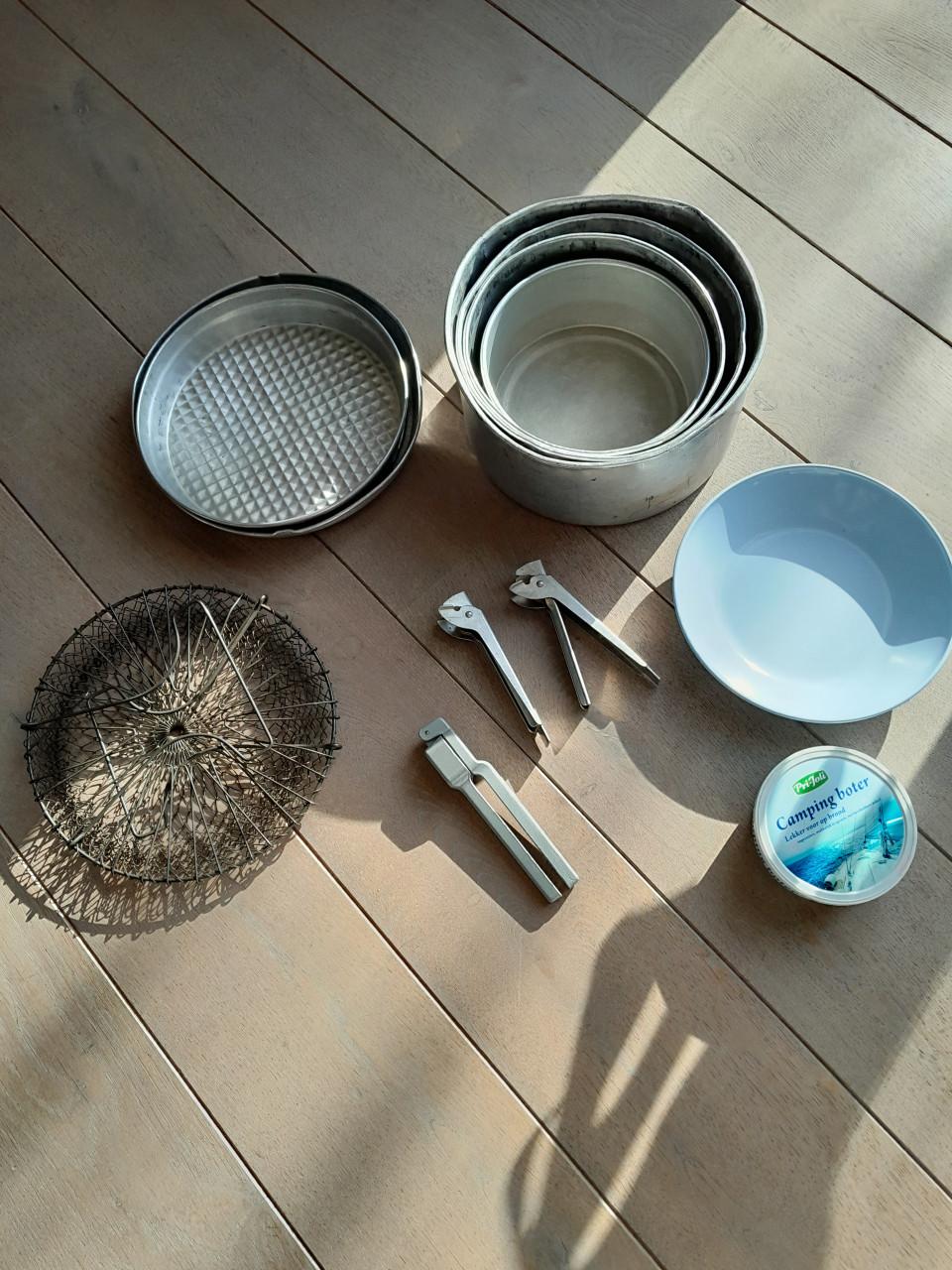 Gratis af te halen in Vlissingen; kampeer en keuken artikelen