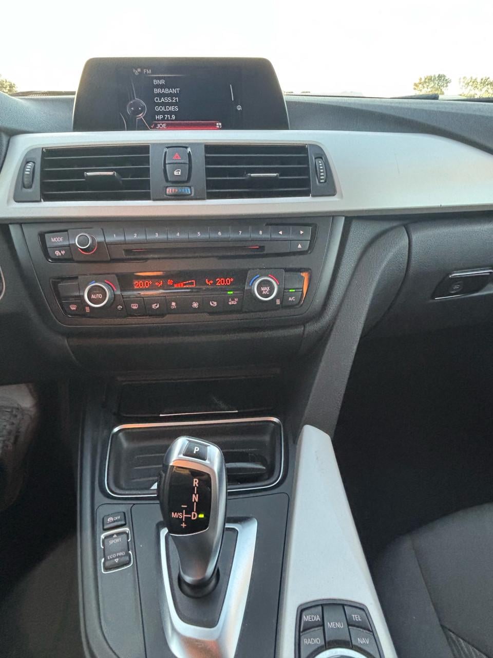 Nette bmw 320i (F31)