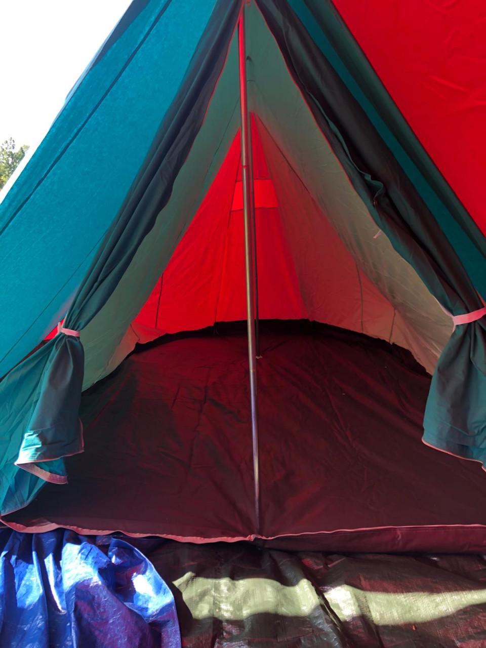 Ruime tent met luifel optie