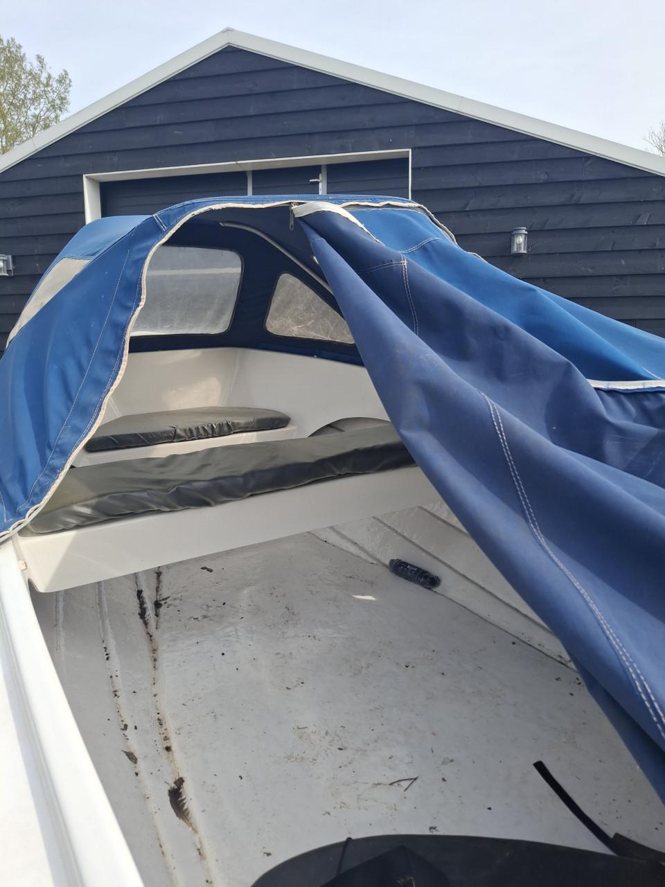 Motorboot met trailer en 15pk Tohatsu motor