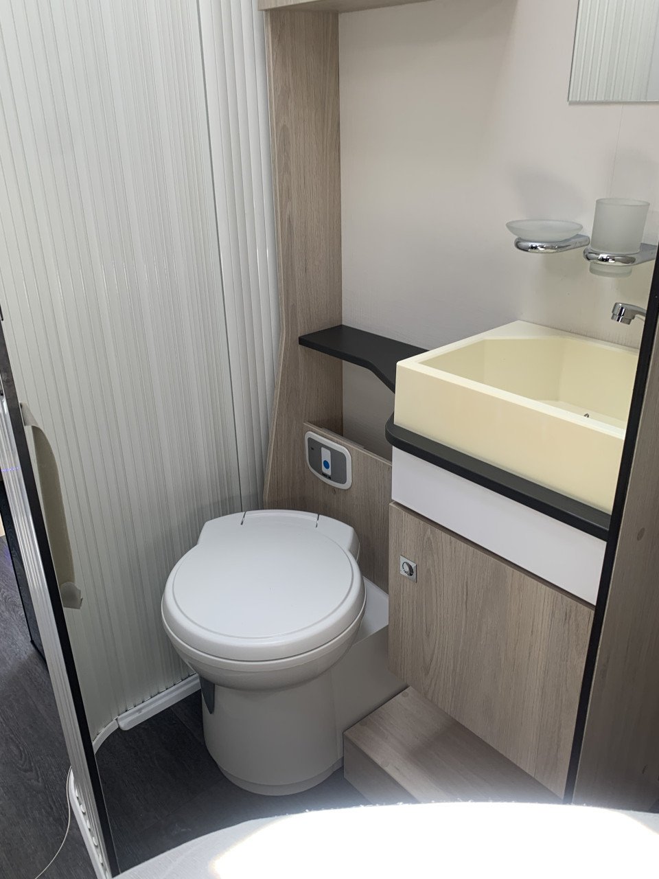 Chausson 628EB Special Edition 25000km (queensbed -hefbed) nieuwstaat