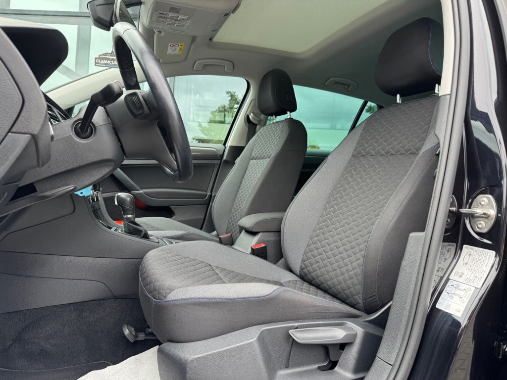 Volkswagen Golf 1.0 tsi highline * panoramadak * stoelverwarming * clima