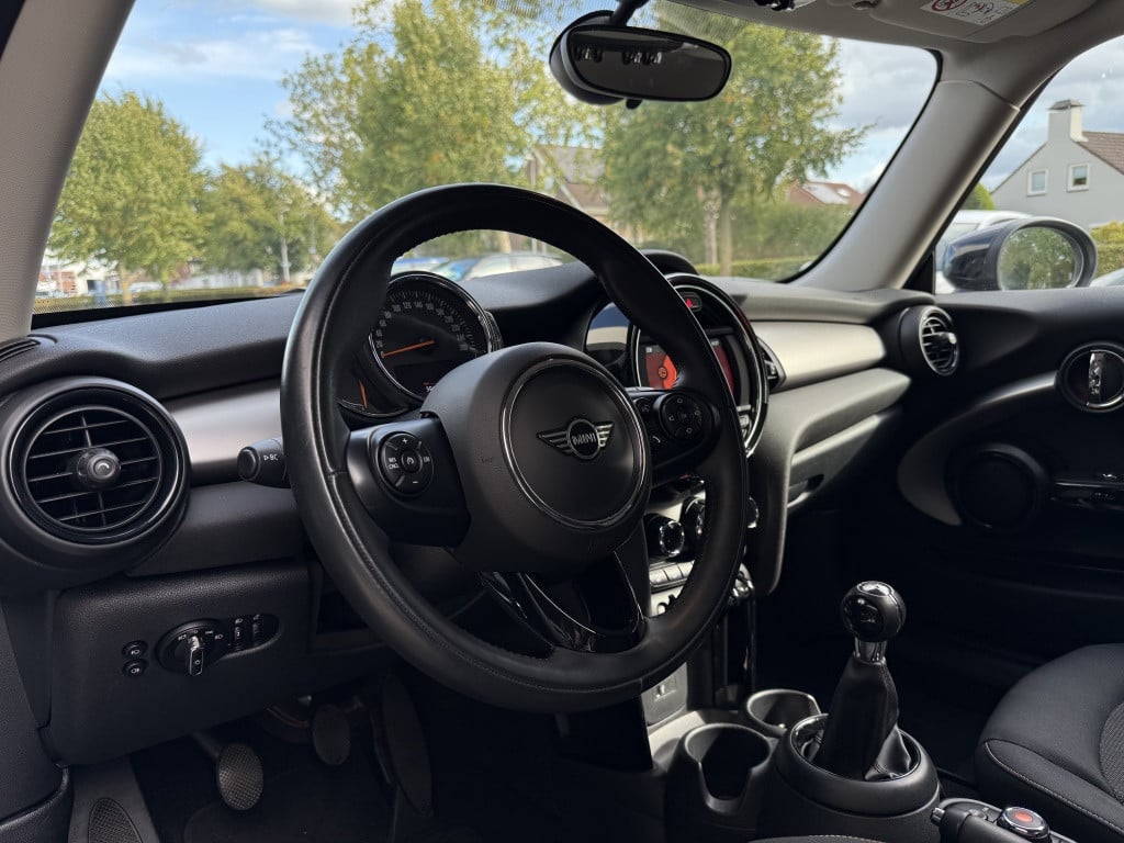 Mini One mini 1.5 first // dealer onderhouden // stoelverwarming //