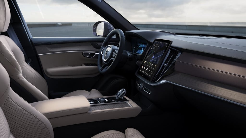 Volvo XC90 t8 awd ultra bright plug-in hybrid