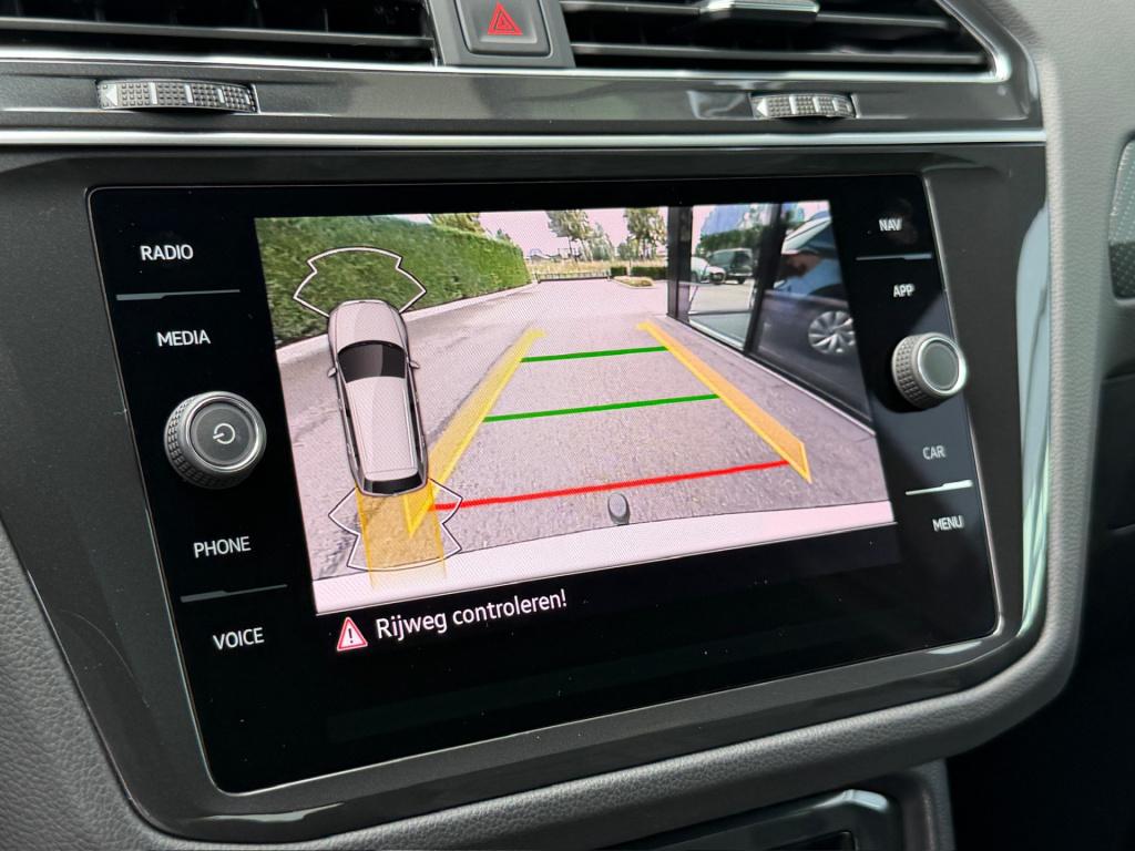 Volkswagen Tiguan 1.5 tsi 150pk dsg r-line | trekhaak | camera | carplay | 